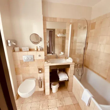 Hotel La Bastide De 4*